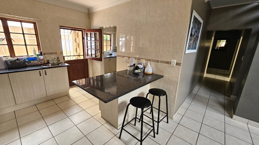 To Let 3 Bedroom Property for Rent in Meerhof North West